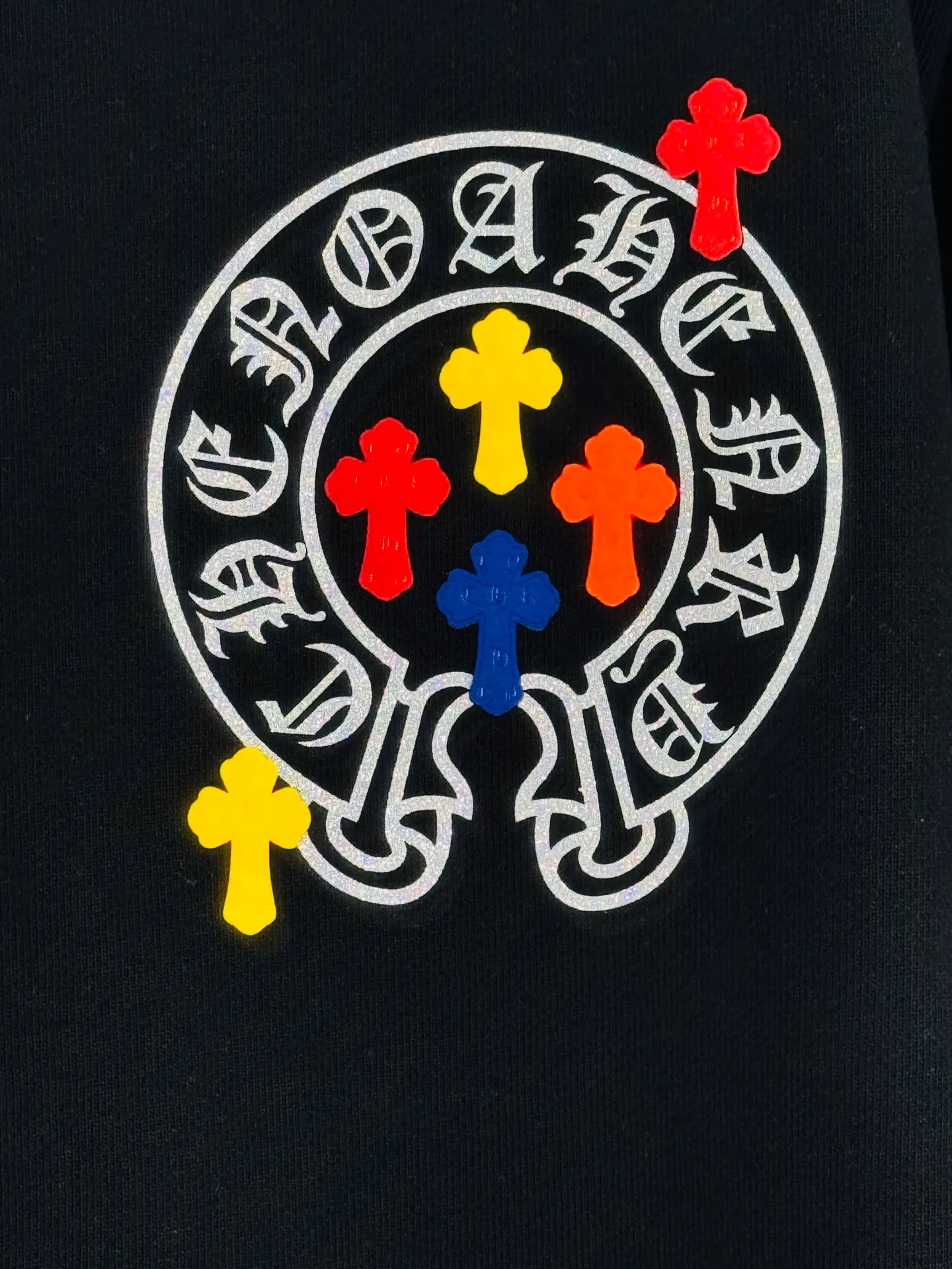 P250 top version, real shot without P, ​​different from market currency) 𝗖𝗵𝗿𝗼𝗺𝗲 𝗛𝗲𝗮𝗿𝘁𝘀/Cro Heart 2025 washed patch embroidery autumn and winter new original single counter American laser burnt 3D three-dimensional color embroidered couple casual sweatshirt 👑The highest version! Customized fabric 420g tripe terry fabric! American acid-washed and distressed original fabric laser burnt ✟appliqué embroidery and exquisite embroidery of letters! The best-selling model in the counter, very comfortable to wear. Accessories: original molded and authenticated collar label➕100% silk wash label. Genuine purchase-grade original hangtag➕matching hanging rope➕3D hanging beads➕original packaging bag. Craftsmanship: The original version has consistent wiring! The highest version of the armhole matching technique! Color: Pink Black Size: S M L XL Style No.: 9316